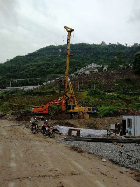 高粱收费站连接道二标工地